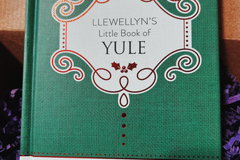 Llewellyn's Little Book of Yule