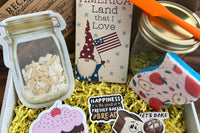 *10g dehydrated  starter (initial box only)
*Recipe card w/directions
*spatula
*kitchen sponge
*sticky notes & stickers
(PREVIOUS BOX)