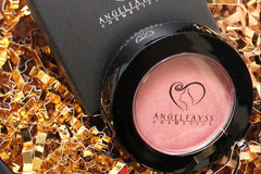 Highly pigmented triple-milled fine powder with a lightweight texture that glides on smoothly and blends evenly. 