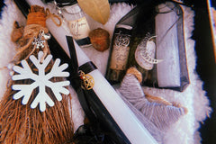 New moon in Capricorn Box that offers a ritual including spell work (all boxes have original spells included) with moon water,altar besom +