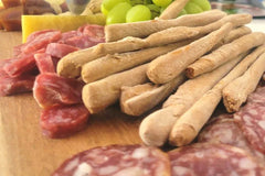 "Palo de Cristal" is a gourmet bread stick made one by one, resulting in a rustic texture bread and an unbeatable flavour. 12 oz (350 gr)