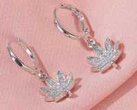 The 420 Box features 8 to 10 retro chic smoking accessories for modern women.  Everything from papers to home decor.