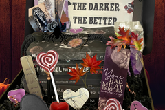 Dark Romance Book Box by Dark Romance Crates, the leading dark romance book box service for dark romance, dark fantasy, erotic horror