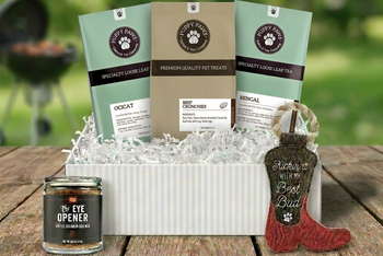 Tea & Pet Box includes:
2 bags full-size loose leaf tea
1 large bag pet treats
1 pet toy
1 lagniappe gift for the human