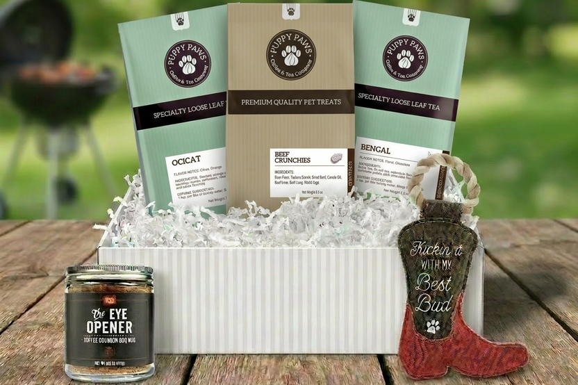 Tea & Pet Box includes:
2 bags full-size loose leaf tea
1 large bag pet treats
1 pet toy
1 lagniappe gift for the human