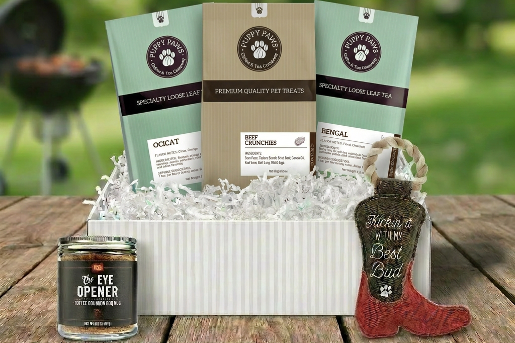 Tea & Pet Box includes:
2 bags full-size loose leaf tea
1 large bag pet treats
1 pet toy
1 lagniappe gift for the human