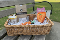 Paws for A Cause - Cat Box includes:
Two cat toys
One Large bag pet treats
One Lagniappe gift for the human  