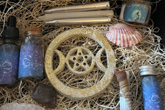 This beautifully magickal Cancer Ritual Box contains anointing oils, incense, spell work, ritual bath, elements of the sea, 3 crystals +more