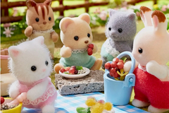 Our Furry Friends Woodland Box will delight Animal Lovers of Any Age!  You will want to get your paws on these cute cuddly animals!
