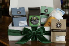 Brews for Rescues - Coffee & Tea Box
One 12oz bag of coffee
One bag loose leaf tea
One Large bag pet treats
One Dog Toy
Gift for Human