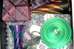 not only will you get this amazing 3d fidget box of 8 of the latest fidgets but we also are throwing in a free articulated lizard keychain.