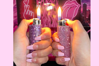 The 420 Box features 8 to 10 retro chic smoking accessories for modern women.  Everything from papers to home decor.