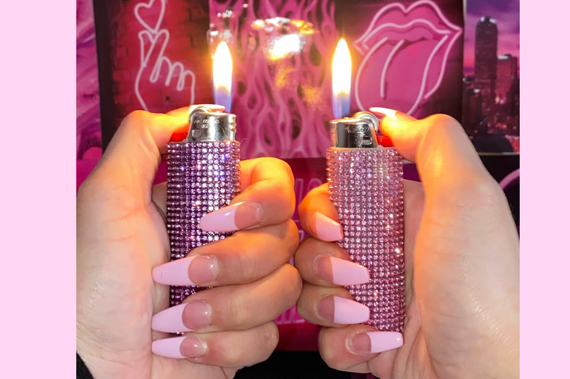 The 420 Box features 8 to 10 retro chic smoking accessories for modern women.  Everything from papers to home decor.