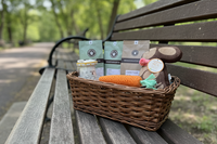 Tea & Pet Box includes:
2 bags full-size loose leaf tea
1 large bag pet treats
1 pet toy
1 lagniappe gift for the human