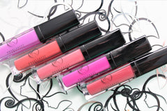 We're certain this item will be one of your new favorites! This creamy velvet lipstick is highly saturated with pigment.