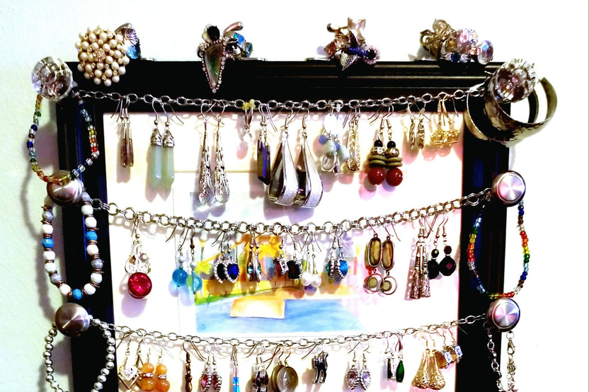 Unique Jewely Frame by ArtKits. The art comes from the jewelry you add. Everyting included, delivered right to your home.