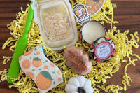 *10g sourdough starter 
*instructions to rehydrate w/email support
*silicone spatula
*kitchen sponge
*autumn soap & candle 
*autumn surprise