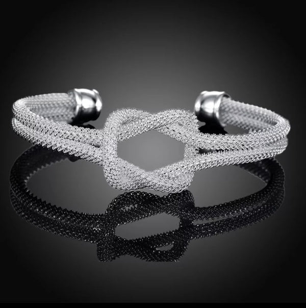 KNOT ♡ GORGEOUS Bracelet