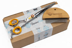 September 2023 GroomBox Lite, Micro-serrated downward curved shears and a palm comb on a box with logo tape on a white background. 
