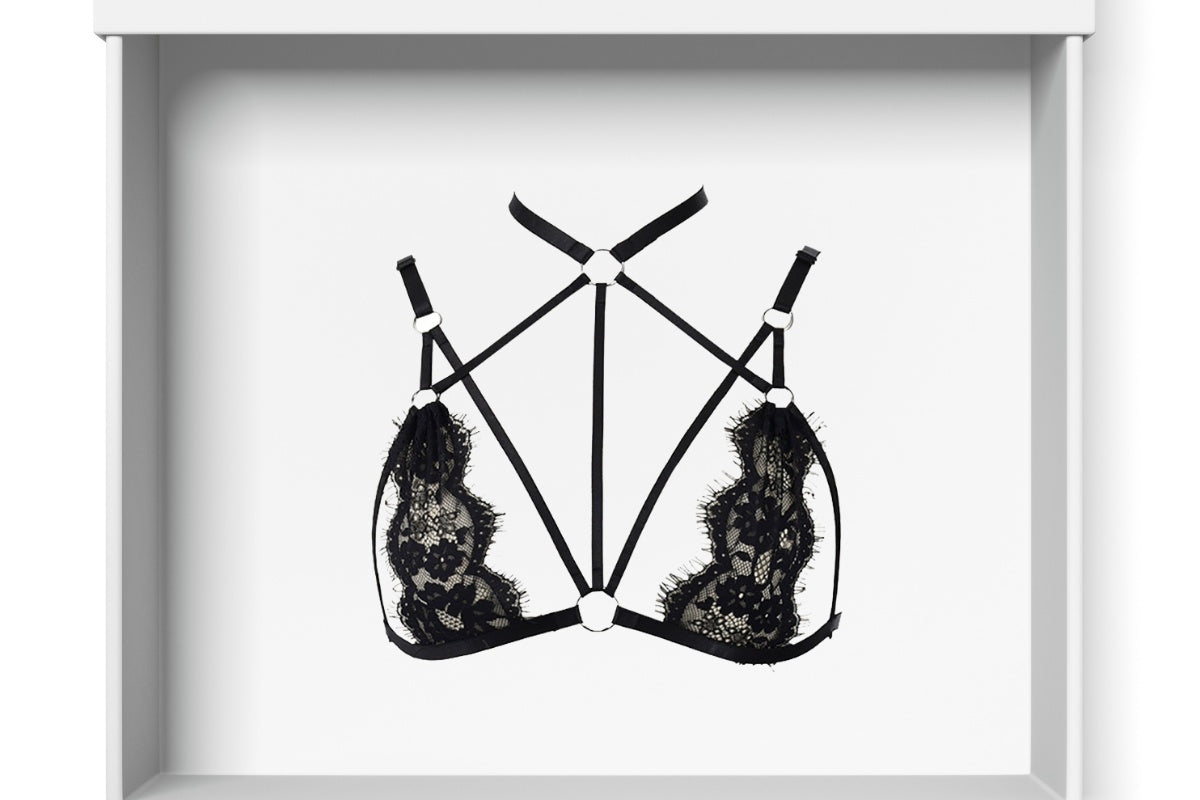 MEDIUM Victoria's Secret black harness bra set