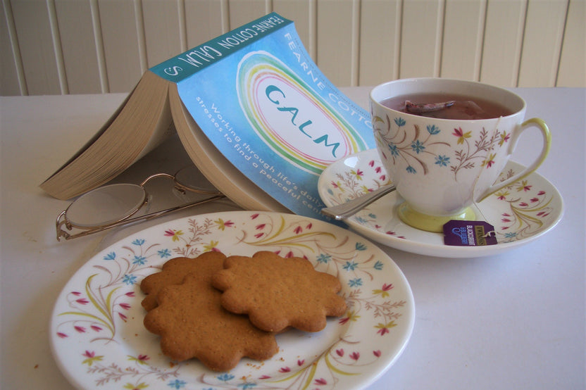 The Original English Vintage Teatime Box - Eat, Drink, Read & Keep