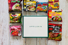Explore monthly box: 5-6 noodle packs with instant noodles or pho; spicy, beef, seafood, pork flavors, plus a special vegetarian option.
