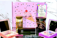 June 2022 Box
Everyone received:
1 Liquid Highlighter
1 Face Brush
2 Mini Eyeshadow Palettes
1 Volumizing Macara
1 Lip Liner