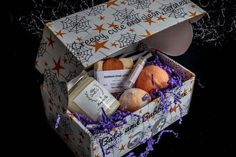 Spooky bath box