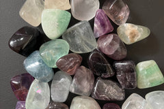 Fluorite "to flow".
Purifies and calms.
Increases powers of self-assurance.
Exceptional with manifestation.
Enhances mental abilities.