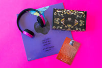 This photo contains headphones along with packaging. Also contains detailed enclosure with vendor description.