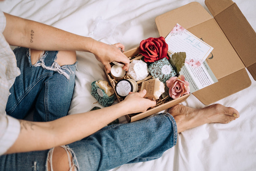 Luxury spa gift subscription box with bath and body products, perfect for birthdays, Mother’s Day, or relaxation gifts