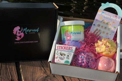 MerKids Sudscription Fun Box