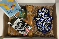 Israeli goodies inside every seasonal box. Open each box to discover Israel differently. Connect and love everything inside the Hasod Boxes.