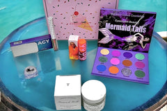 August Box 2023
Everyone Received:
1 Multichrome Eyeliner
1 Eyeshadow Palette
1 Loose Shimmer 
1 Lipstick
1 Moisturizer