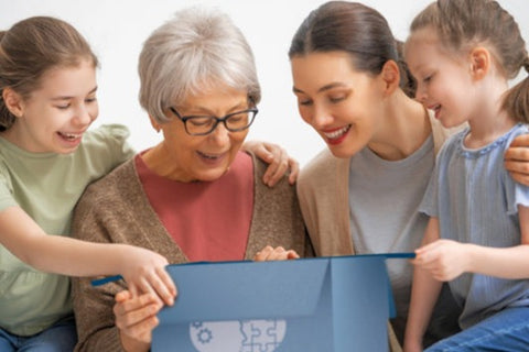 This Individual Activity Box is designed for people with early-stage Alzheimer’s or other forms of dementia. 