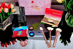 February 2023 Box
Everyone Received:
1 Tubing Mascara
2 Loose Multichrome Pigments
3 Pc Brush Set
1 Heart Lip Gloss
1 Eyeshadow Palette