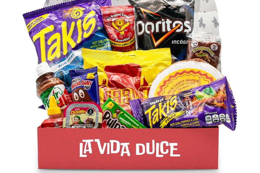 Image of Mexicrate Mediana Box and candy.