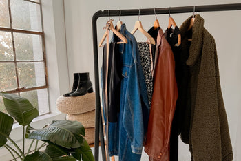 Our fall seasonal clothing box consists of five carefully curated pieces that can ,in and match with any wardrobe! 