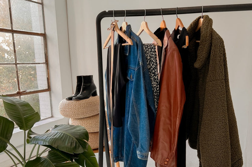 Our fall seasonal clothing box consists of five carefully curated pieces that can ,in and match with any wardrobe! 
