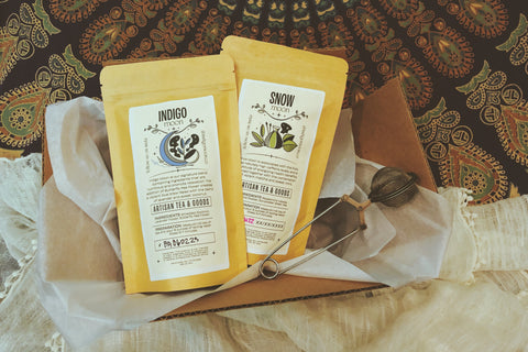 1/2 DECAFFEINATED 1/2 CAFFEINATED Indigo Moon Tea Co. Box