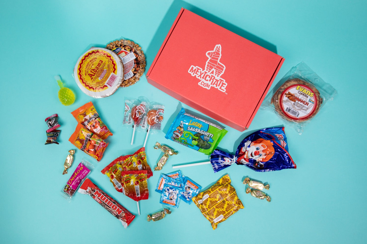 Image of Mexicrate Mediana Box and candy.