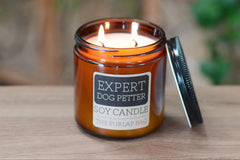 Expert Dog Petter smells like a great mix of cherry and roasted almond. It’s seriously one of our all-time favorite scents!
