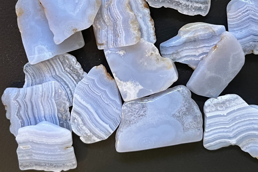 Blue Lace Agate
Helps calm and uplift emotions/attitudes
Assists with verbalizing thoughts and feelings
Mantra: I am Kind