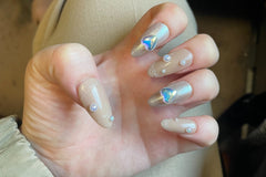 Set: You Make My Heart Chromed
Nude base with silver chrome. Pearl gems, Silver + white glitter. Chrome heart gems.